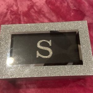 Beautiful box to put your accessories